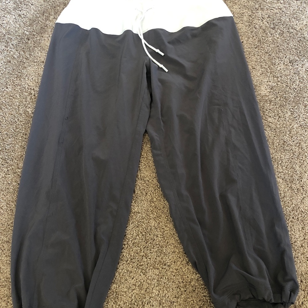Lululemon crop jogger